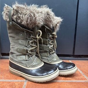 Sorel Olive and Black Winter Boots